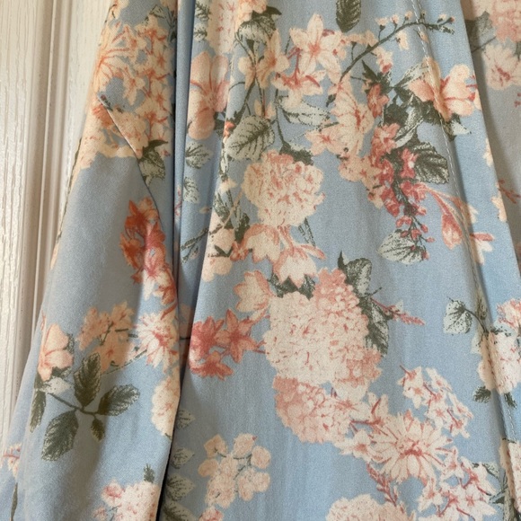 Flora Robe very soft, and comfortable perfect for those summer nights. Large - Picture 4 of 10